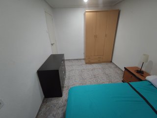 HABITACIÓN EN ALQUILER (ENTRESUELO CALLE DIAGONAL)