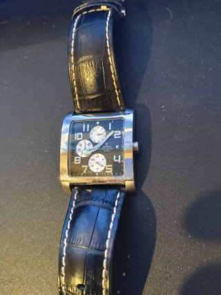 Reloj Festina Cuadrado Negro y Plateado