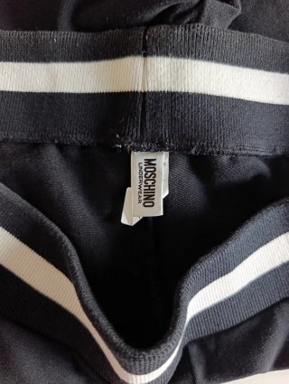 Bermuda nera con elastico a righe