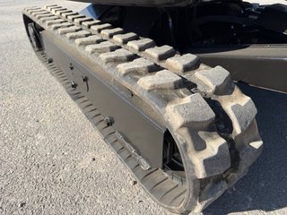 Mini excavadora Bobcat E25 con cazos