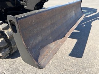 Mini excavadora Bobcat E25 con cazos