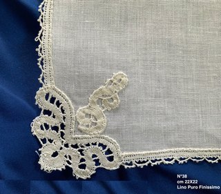 44 fazzoletti nuovi in cotone, lino e ricamati.