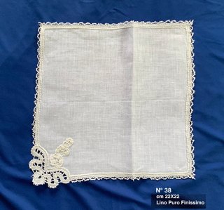 44 fazzoletti nuovi in cotone, lino e ricamati.
