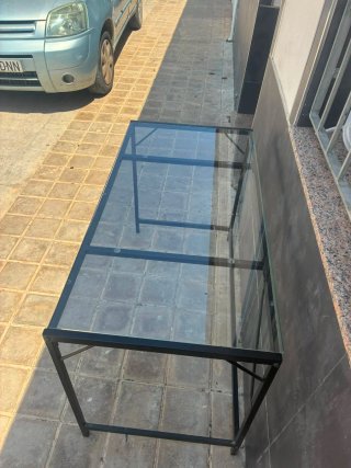 Mesa cristal y metal negra