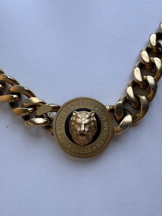 Colgante guess Dorado +Pulsera de regalo