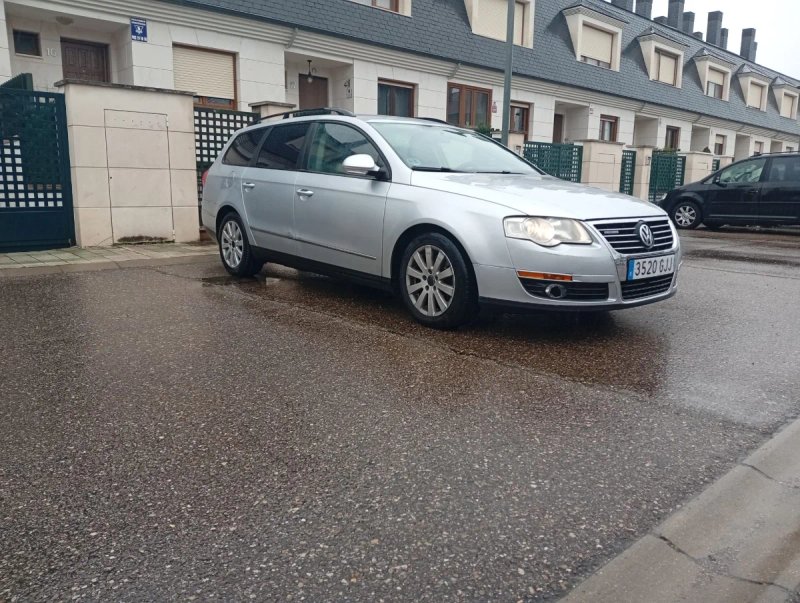 Volkswagen Passat 2009 - foto 1