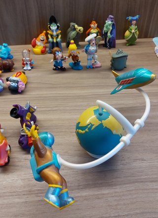 Lotto 57 Sorprese Kinder Ferrero e Altri