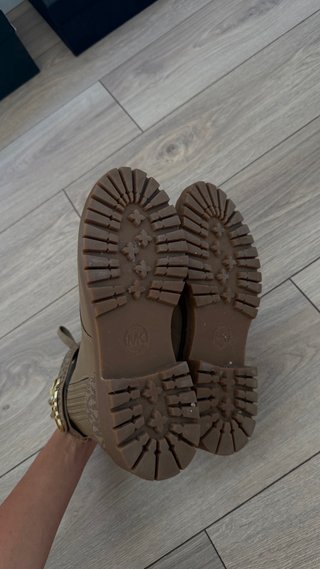 Botas Michael Kors Marrones con Logo Dorado