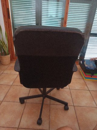 Silla de oficina negra