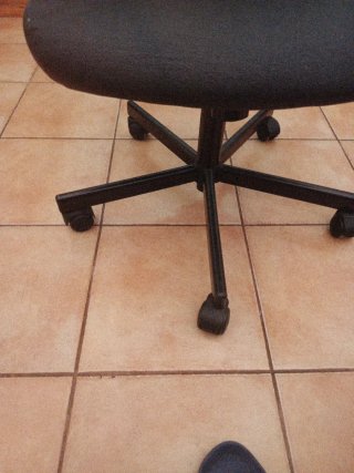Silla de oficina negra