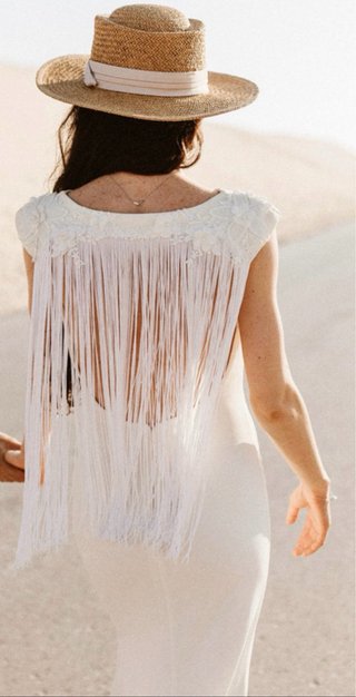 Vestido de novia con flecos / postboda
