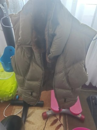 Chaleco acolchado con cuello de pelo