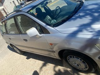 Mitsubishi Space Wagon 2001