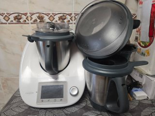 Thermomix TM5 con 2 vasos y Varoma