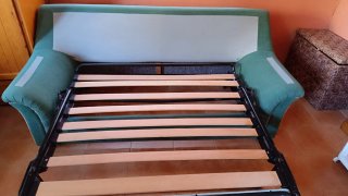Sofá cama tela floral rosa y verde