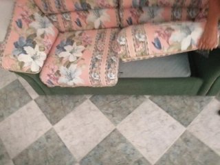 Sofá cama tela floral rosa y verde