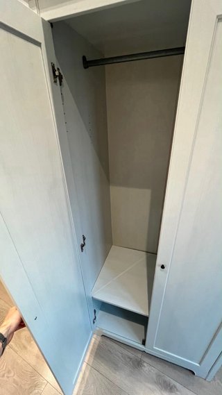 Armario blanco de madera