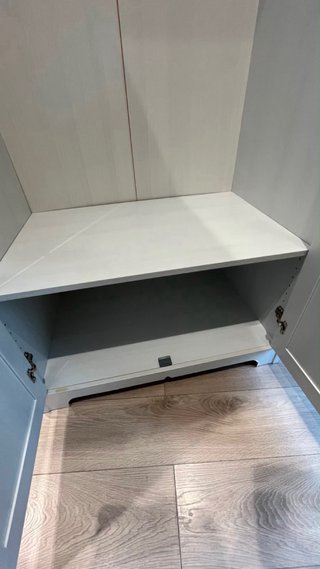 Armario blanco de madera