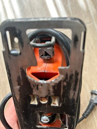 Sierra de calar Black+Decker para areglar.