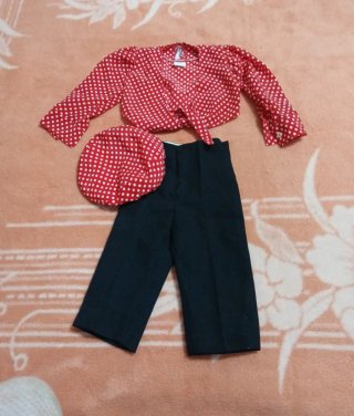 Traje infantil rojo lunares y pantalón negro