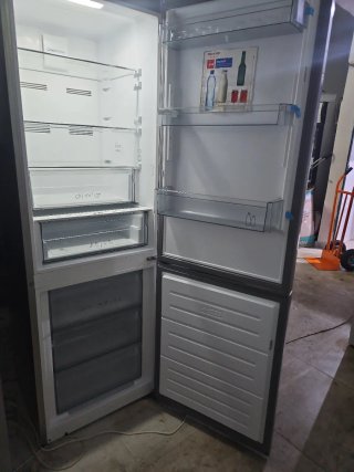 Nevera combi plateada SHARP