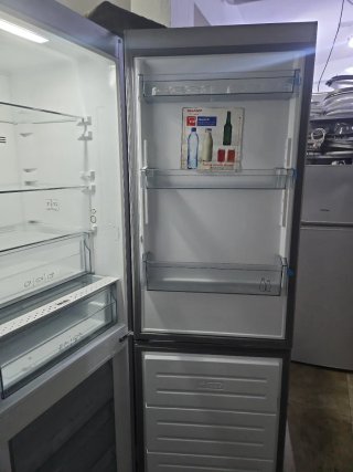 Nevera combi plateada SHARP