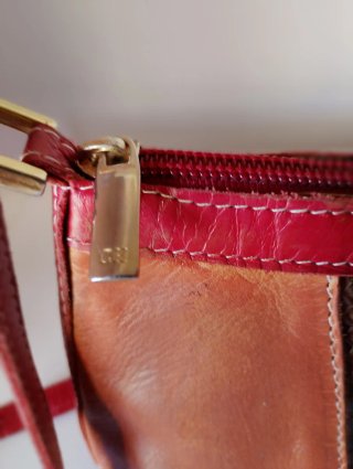 Bolso Carolina Herrera  color camel y fussia