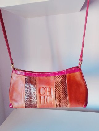Bolso Carolina Herrera  color camel y fussia