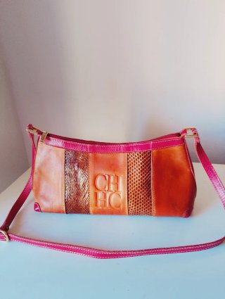 Bolso Carolina Herrera  color camel y fussia