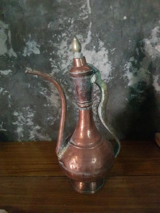 Tetera árabe antigua de metal