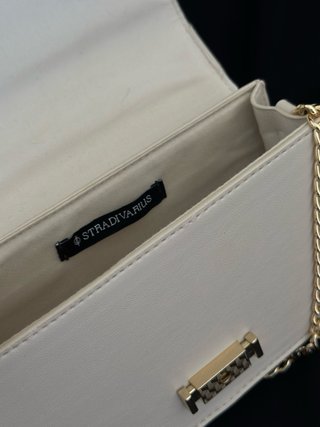 Bolso Beige con Cadena Dorada