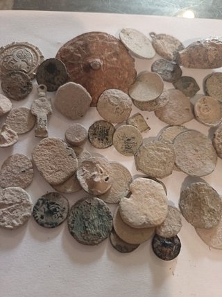 Lotto di monete antiche e oggetti da pulire