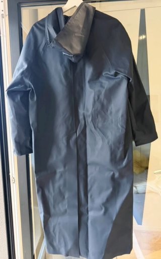 Gabardina impermeable Oysho azul marino