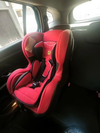 Silla de coche para bebé roja