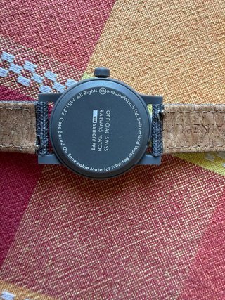 Reloj Mondaine Gris y Blanco