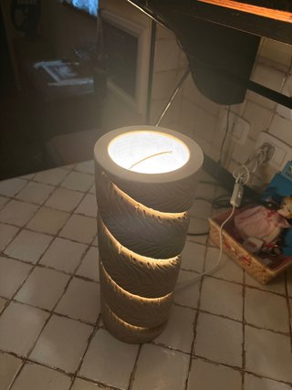 Lampada decorata / diffusore essenze in gesso