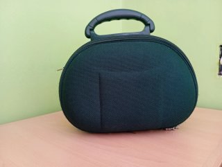 Maletín verde con asa y correa