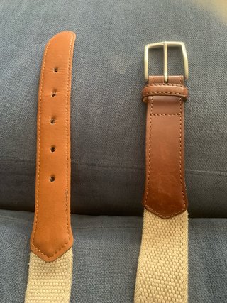 Cinturón de tela beige y cuero