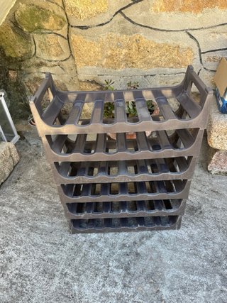 Botellero apilable de plástico marrón