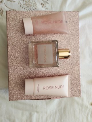 Set Perfume, Gel y Body Milk Rosa