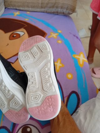 Tenis niña Talla 31/32 Negro y Rosa