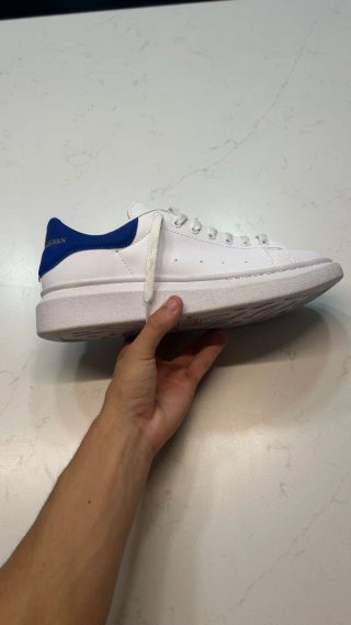 Zapatos Alexander McQueen Blancos y Azules