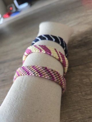 Pulseras tejidas colores surtidos