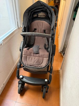 Carrito de bebé gris