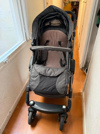 Carrito de bebé gris
