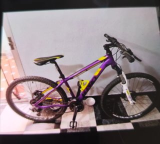 Bicicleta MTB Morada y Amarilla