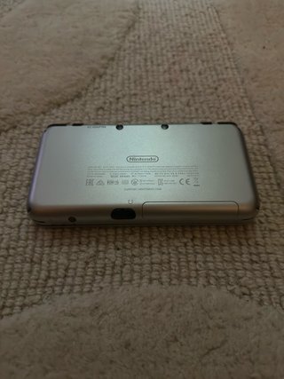 Nintendo 2DS XL Hylian Shield Edition
