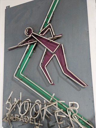 Cartel Neón Antiguo Jugador Billar