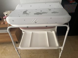 Cambiador y bañera plegable para bebé
