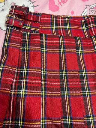 Falda colegiala cuadros roja y negra con short